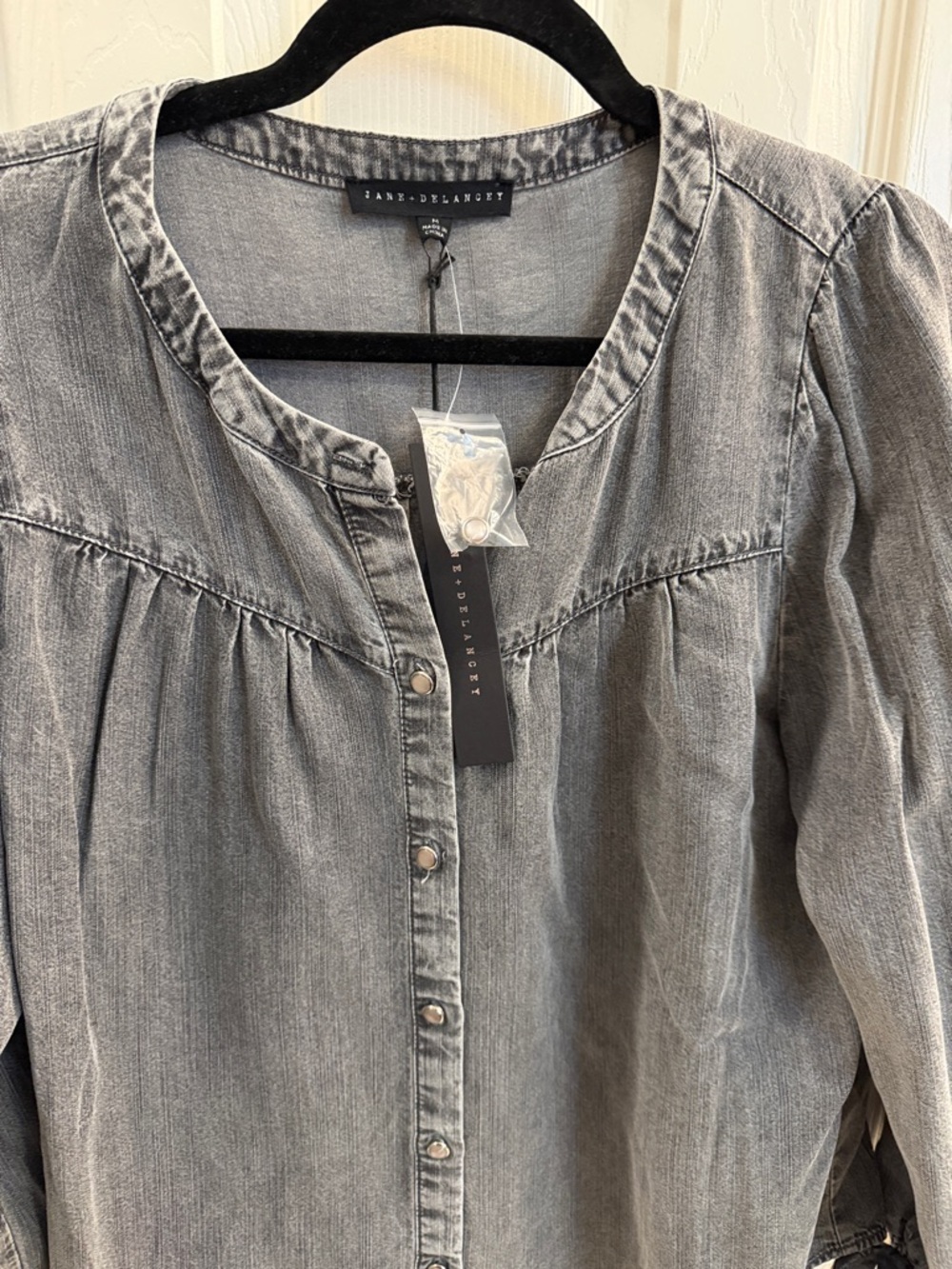 Jane and Delancey Washed Gray Button-Front Women's Top - Picture 3 of 4